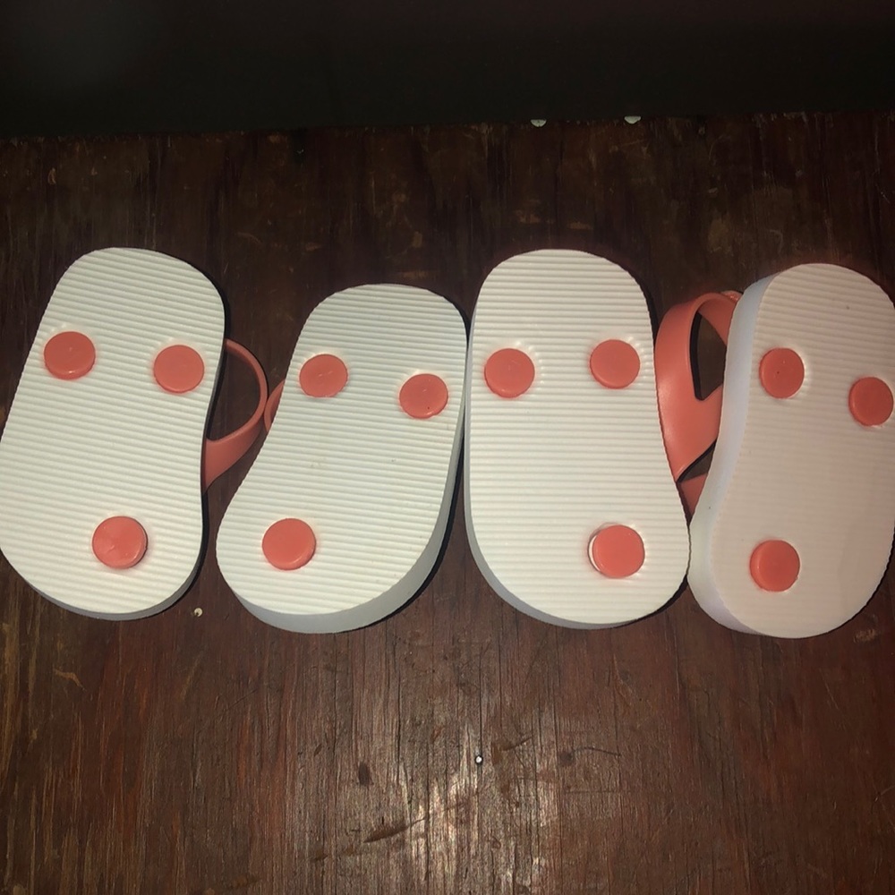 TWINS Set Rash-guard Suits & flipflops - Picture 6 of 6